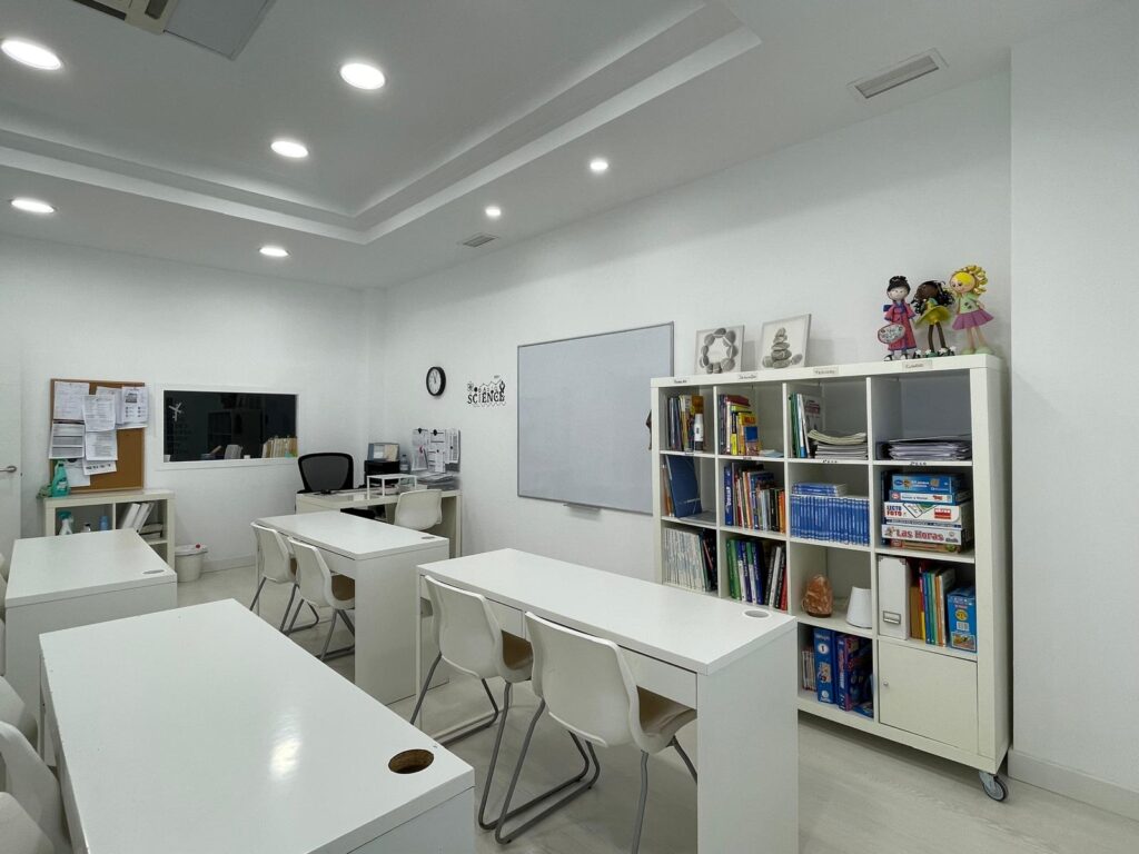 Material didáctico, libros y recursos para el estudio en un aula de eduCa