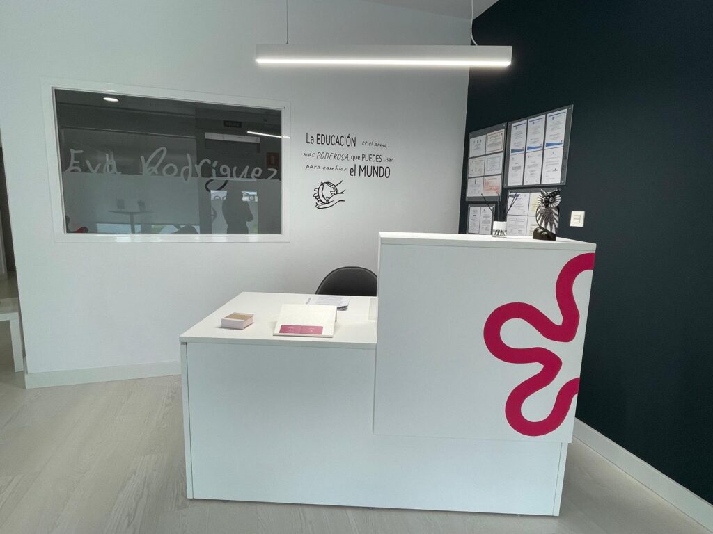 Mostrador de recepción del gabinete eduCa